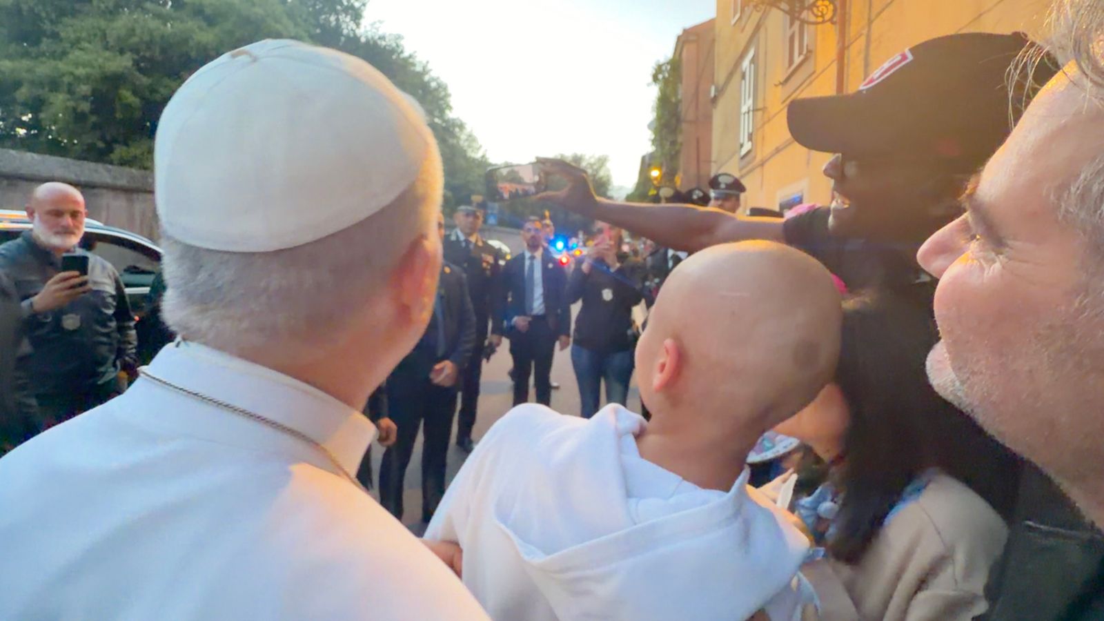 Ignacio se hace un selfi con el Papa