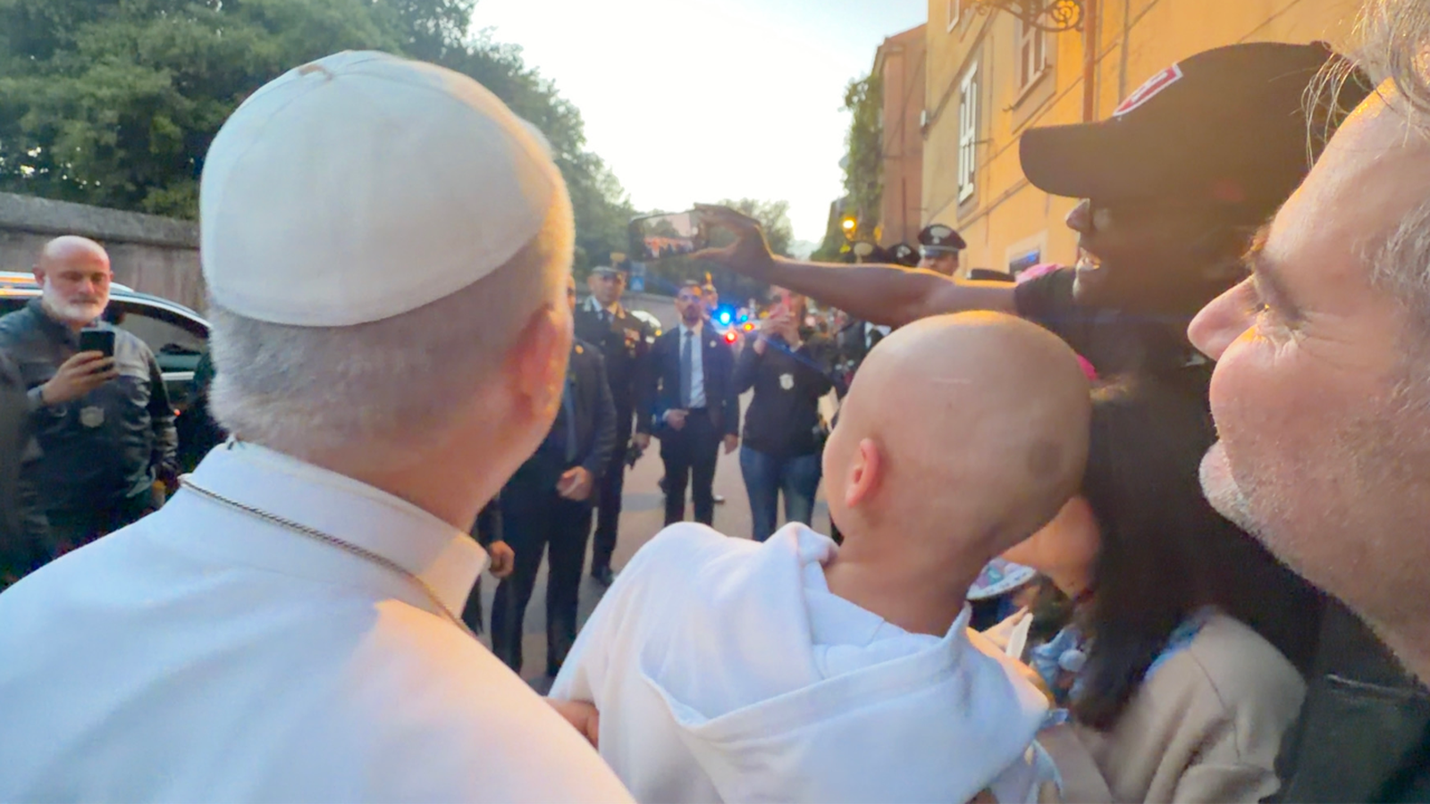 Ignacio se hace un selfi con el Papa
