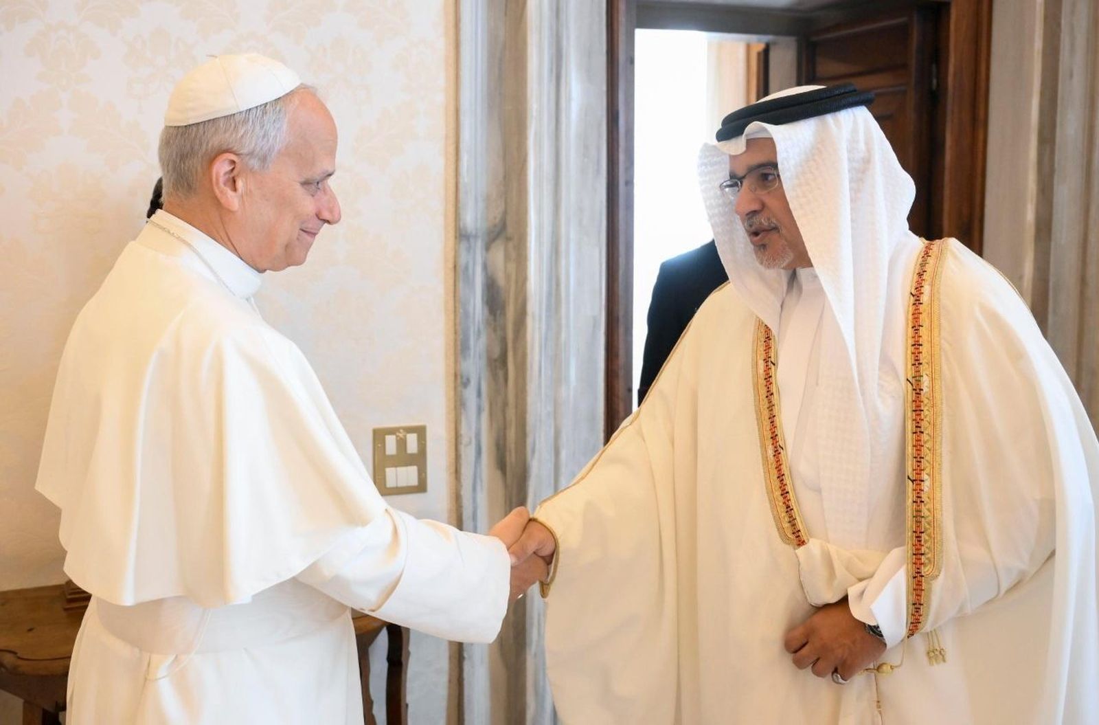 León XIV, con el príncipe de Bahrein