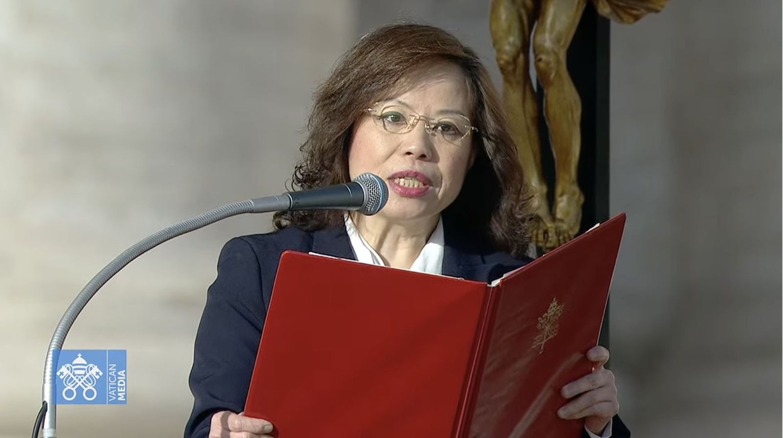 La lectora de la catequesis en chino, por primera vez en una audiencia general
