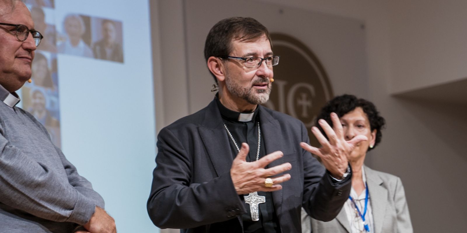 José Cobo con los catequistas