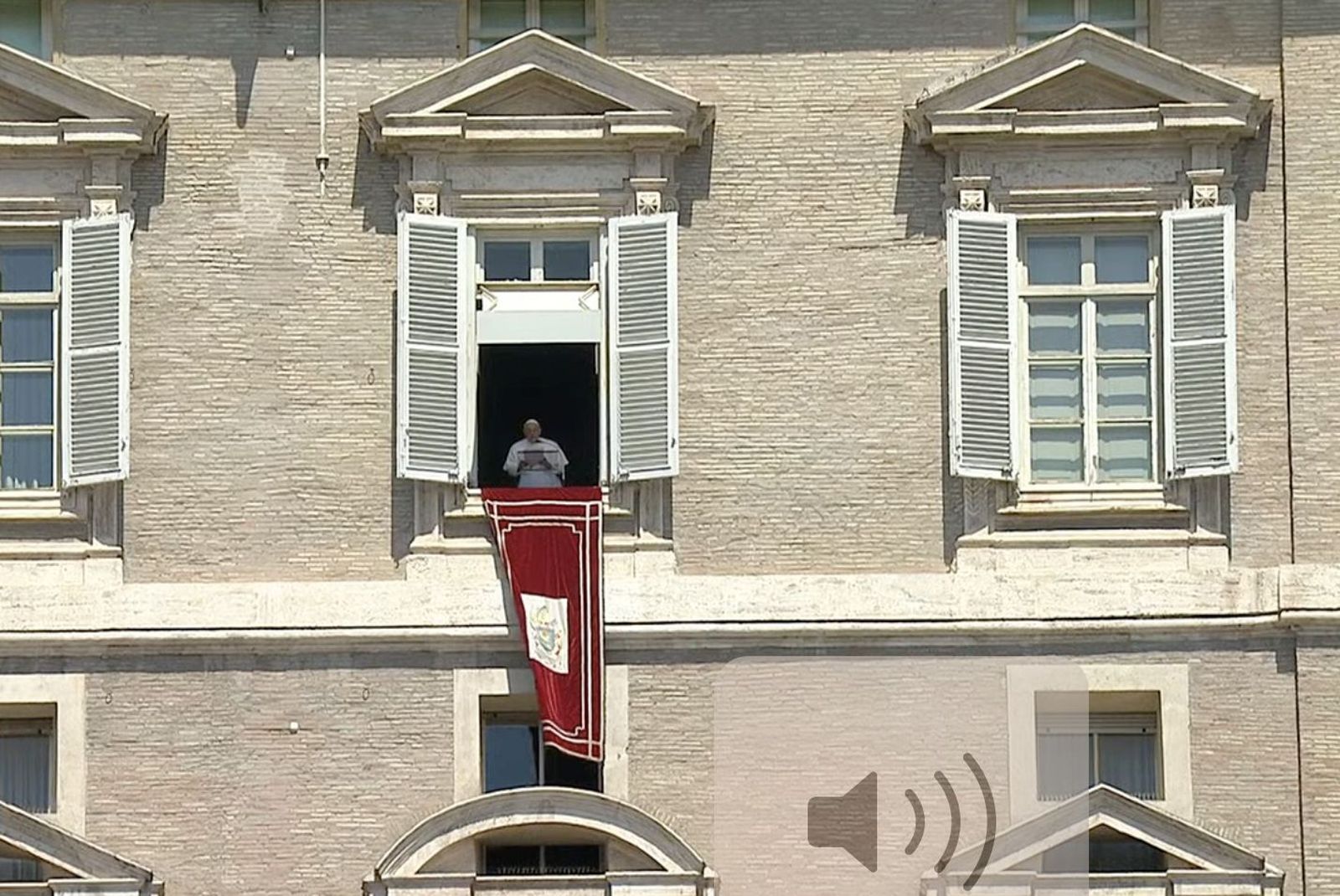 Francisco, en el balcón del Palacio Apostólico