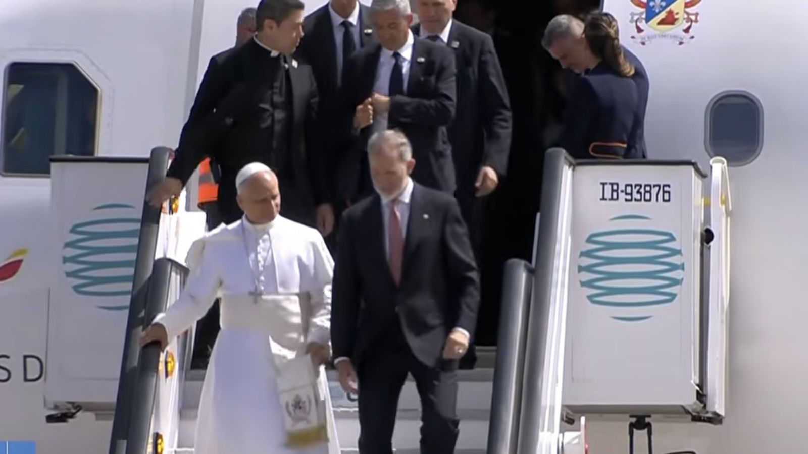 El Rey y el Papa bajan del avión