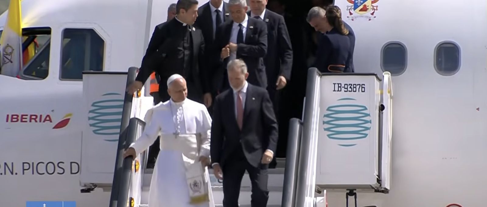 El Rey y el Papa bajan del avión