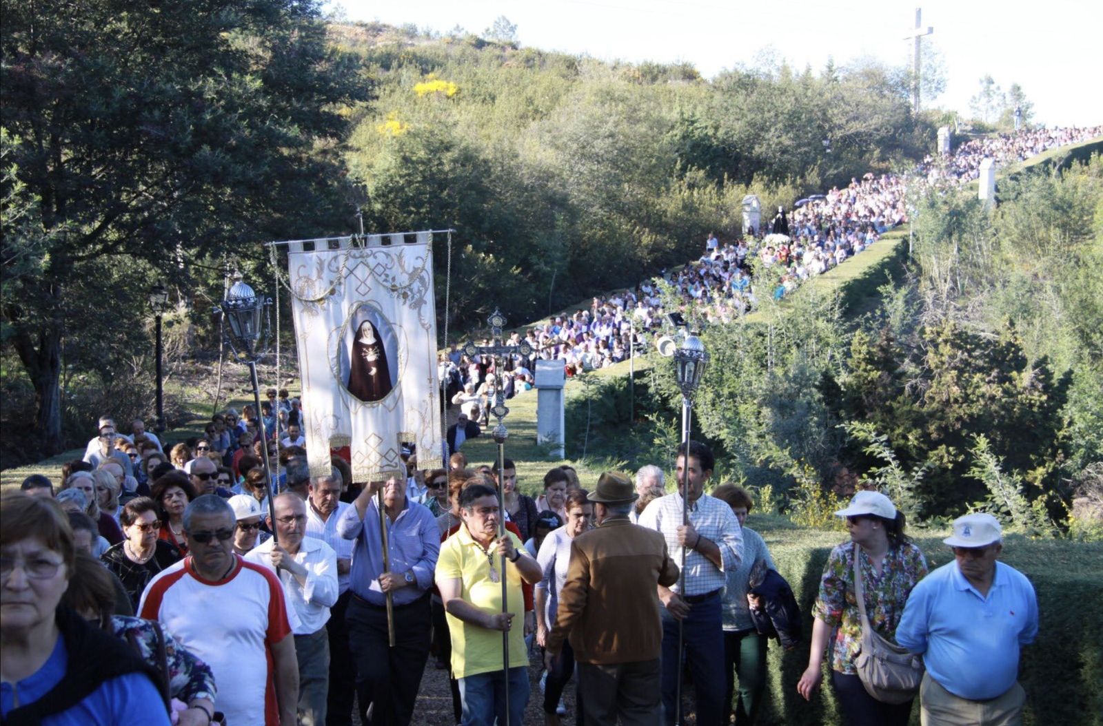 Procesión de devotos de Nuestra Señora de los Dolores de Chandavila