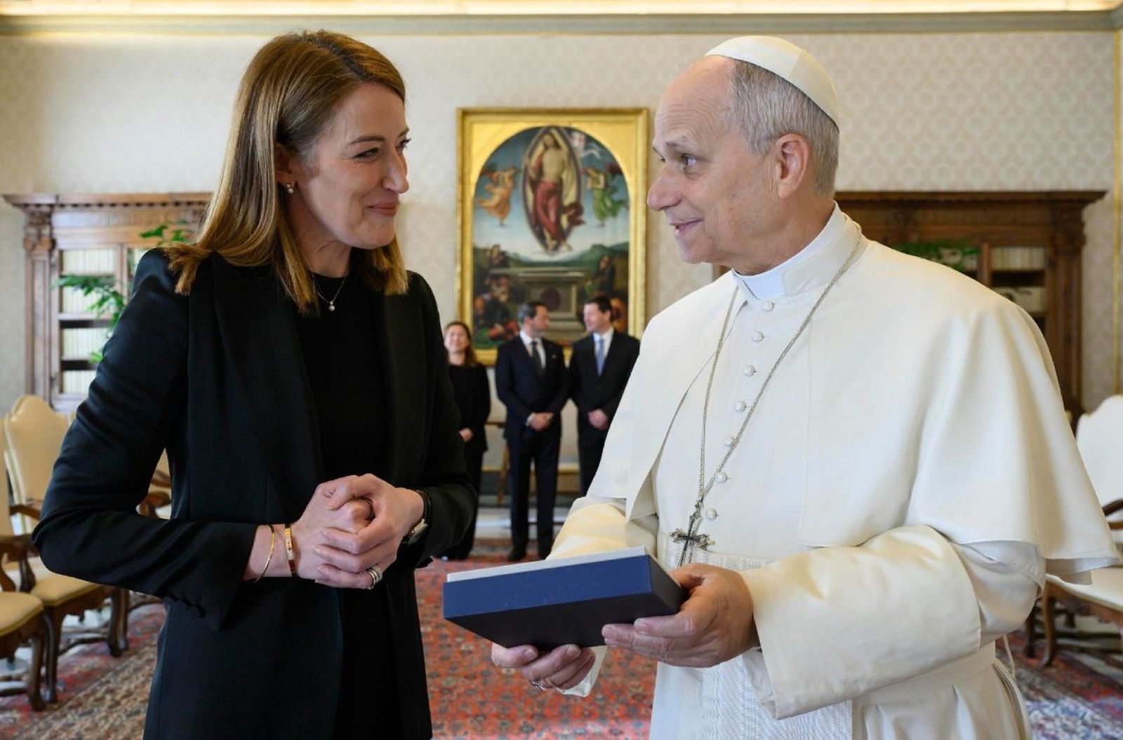 León XIV y Roberta Metsola
