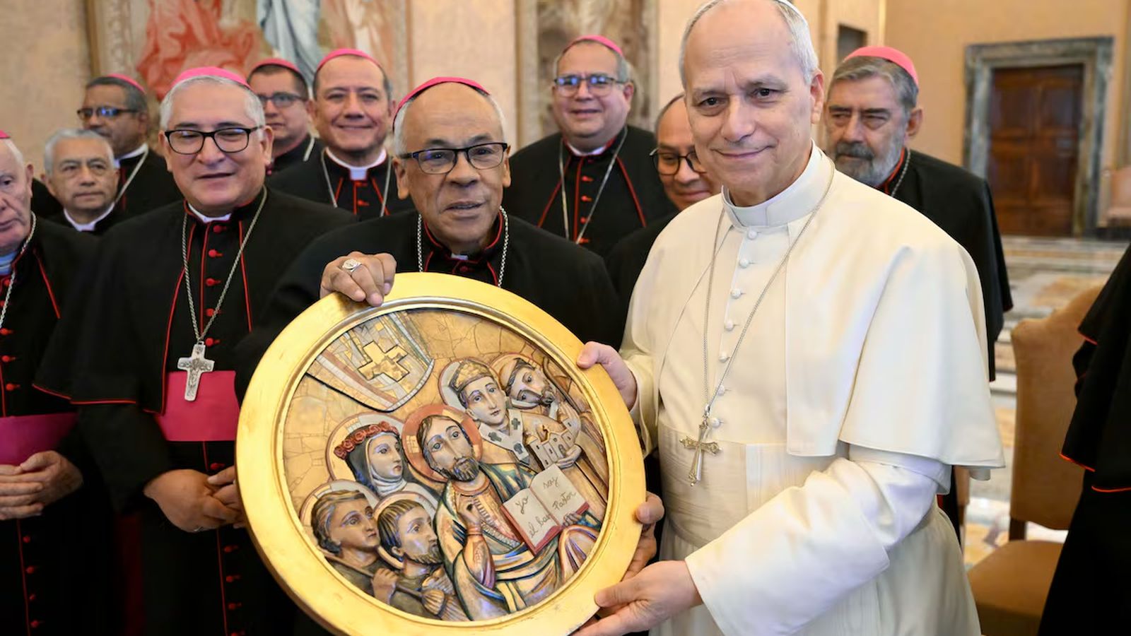 León XIV con los obispos de Perú en el Vaticano
