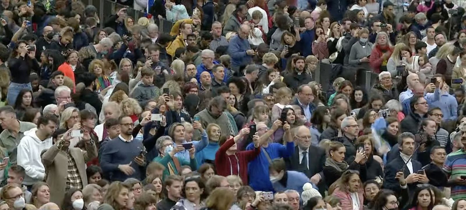 Una Pablo VI abarrotada