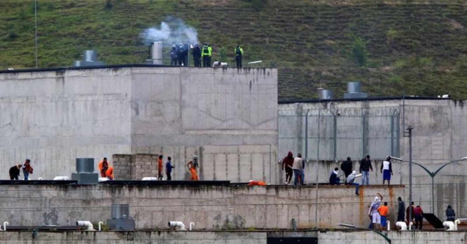El Papa reza por los muertos de los motines carcelarios de Guayaquil