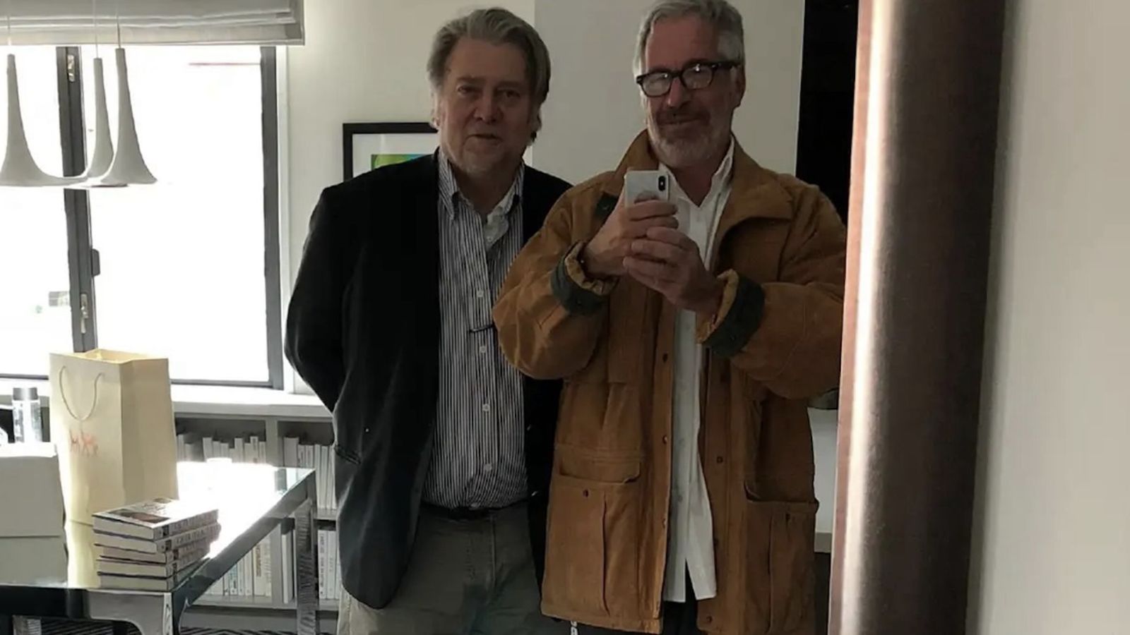 Steve Bannon y Jeffrey Epstein