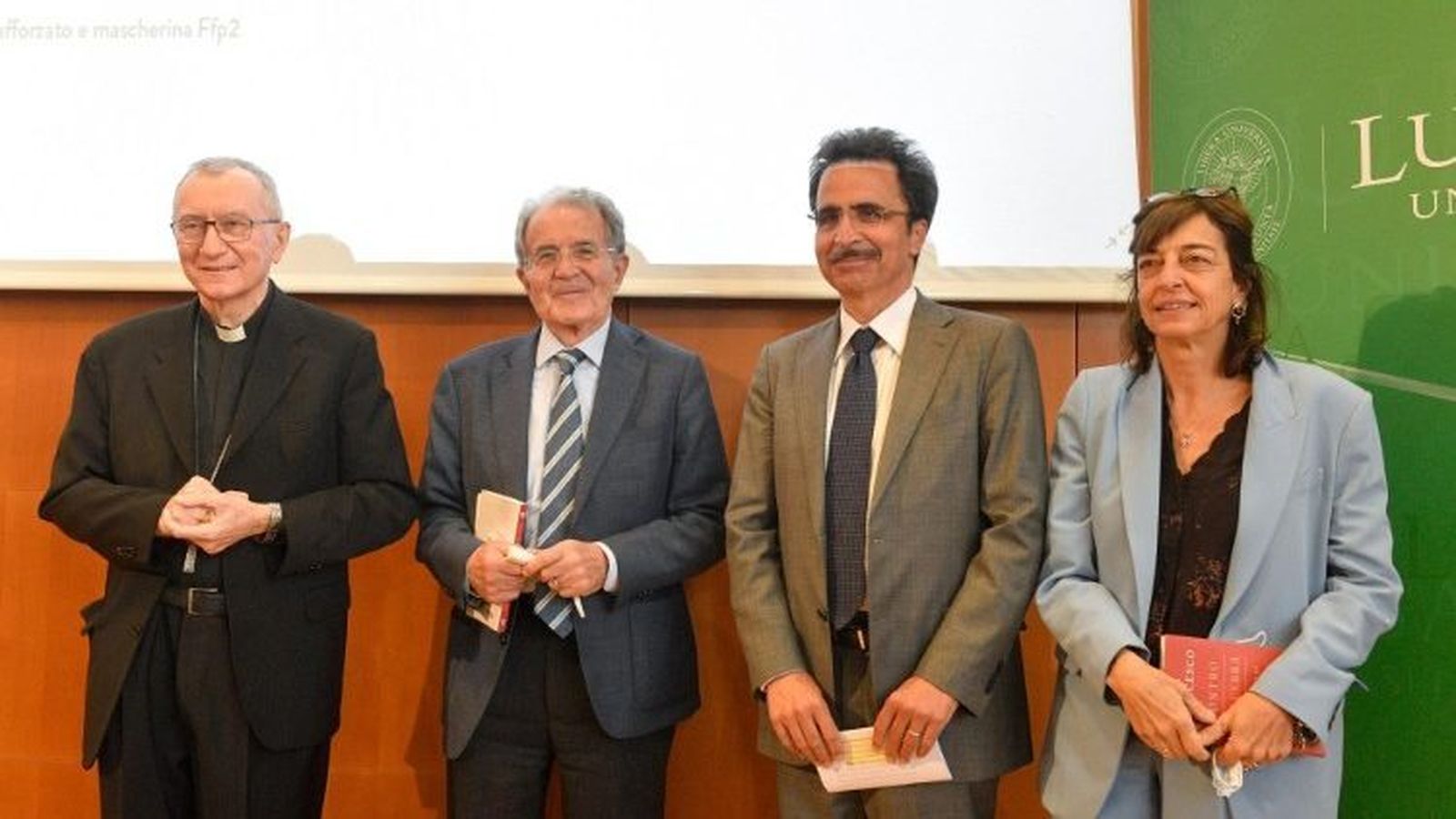 Parolin, junto a Prodi, en la presentación de 'Contra la guerra'