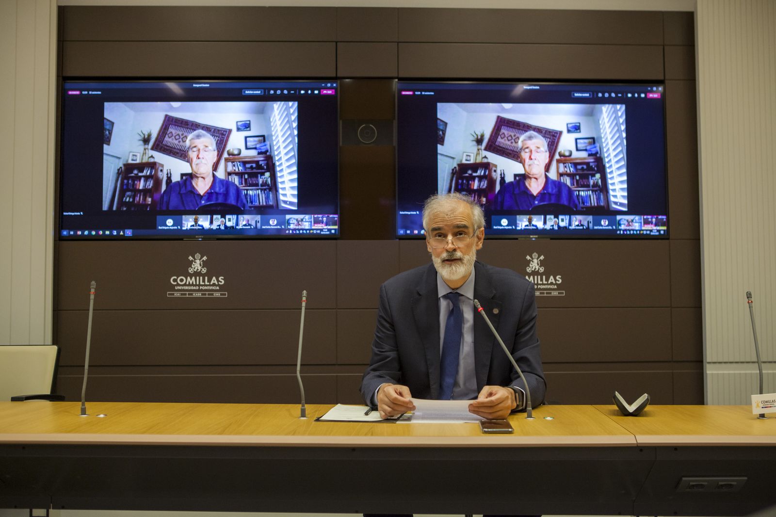 El rector de Comillas, durante la inauguración del simposio
