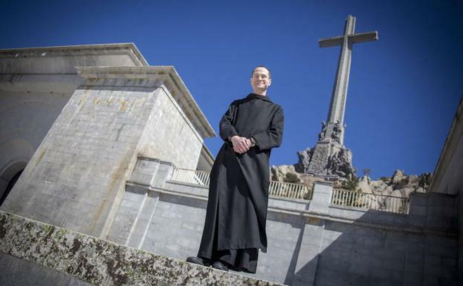 Santiago Cantera, ante la cruz del Valle