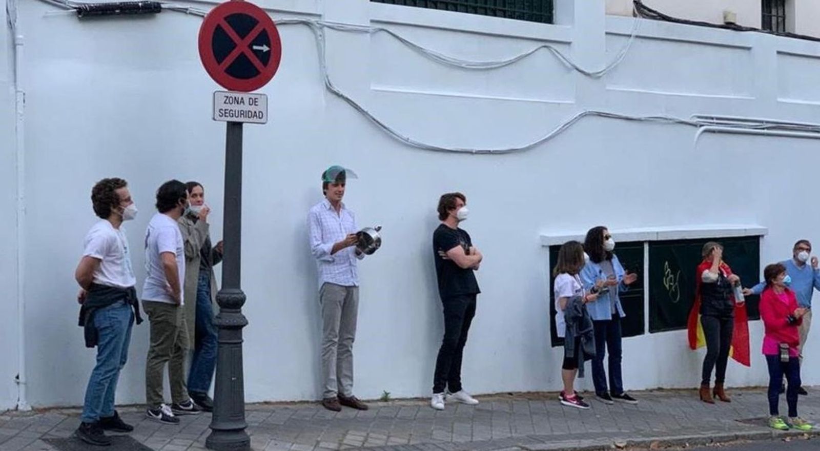 Escrache en el domicilio de Ábalos