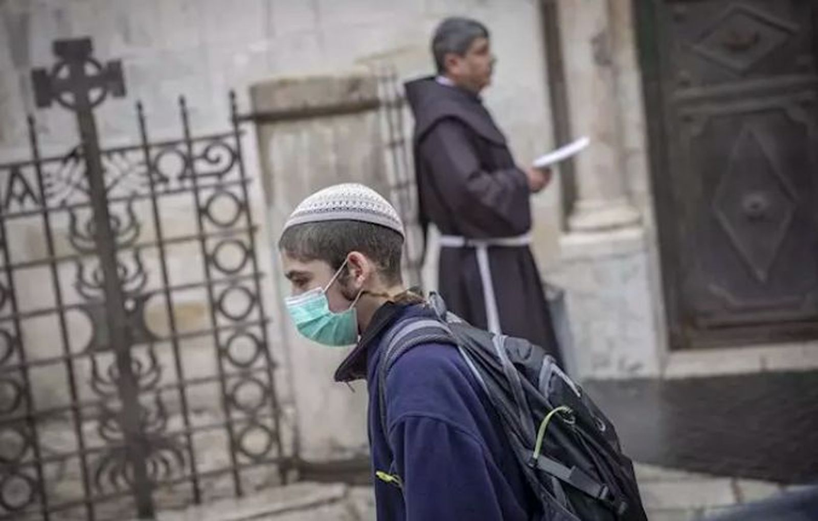 Cristianos y judíos celebran la Pascua más solitaria del último siglo