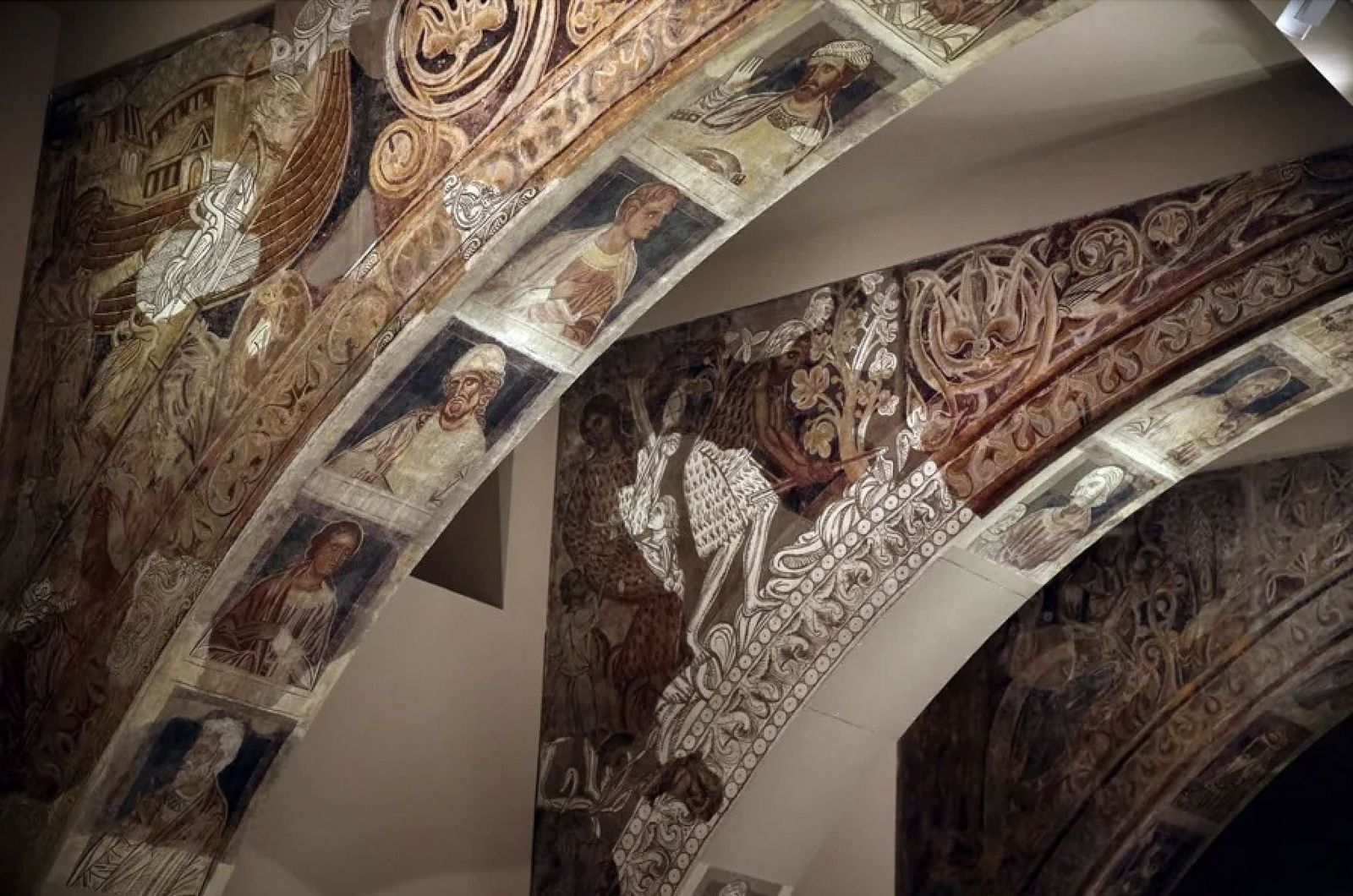 Las pinturas murales, en el Museo Nacional de Arte de Cataluña