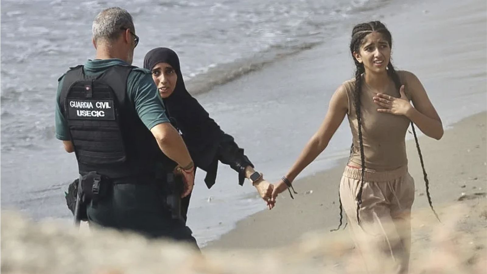 Dos migrantes entran a nado a Ceuta desde Marruecos