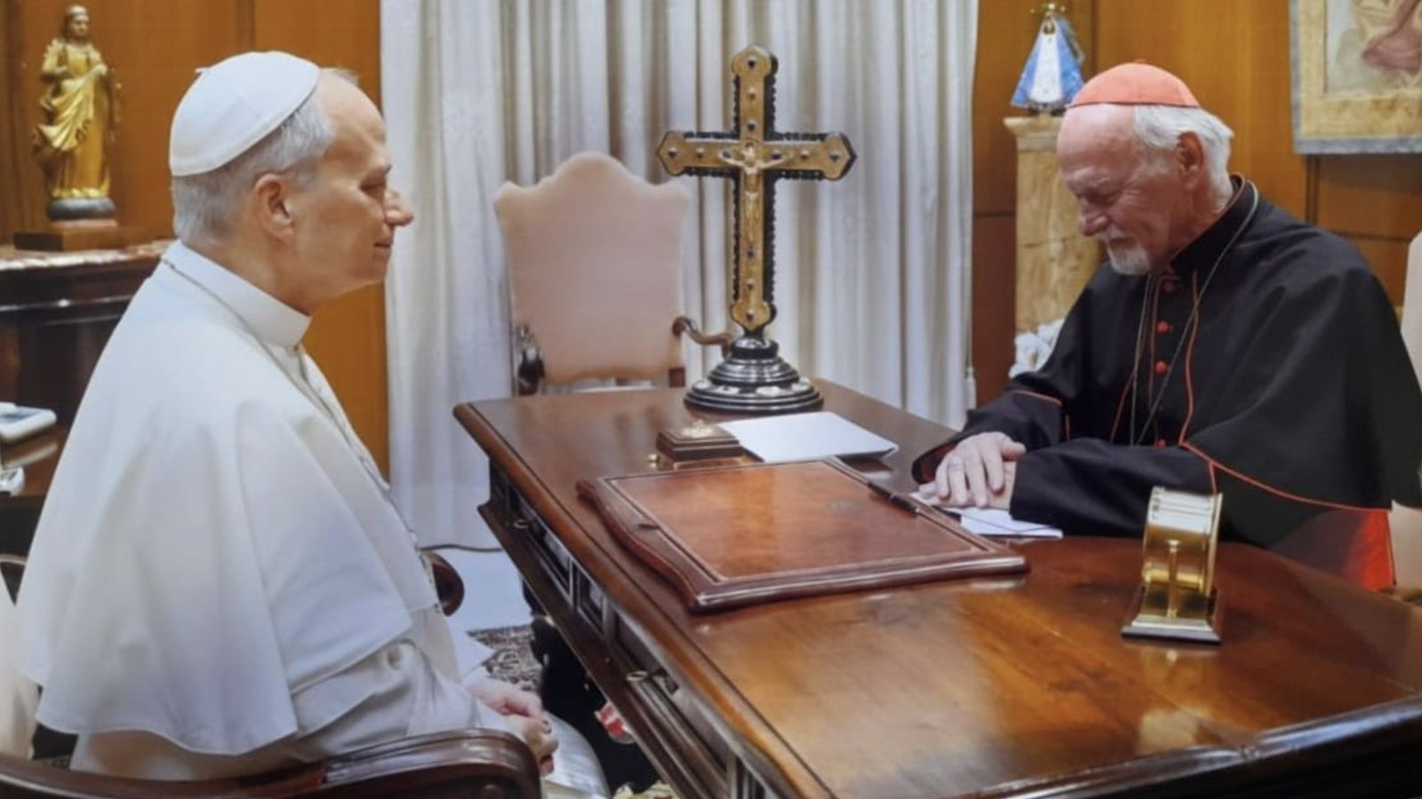 Bokaliz se prepara para recibir la bendición del Papa