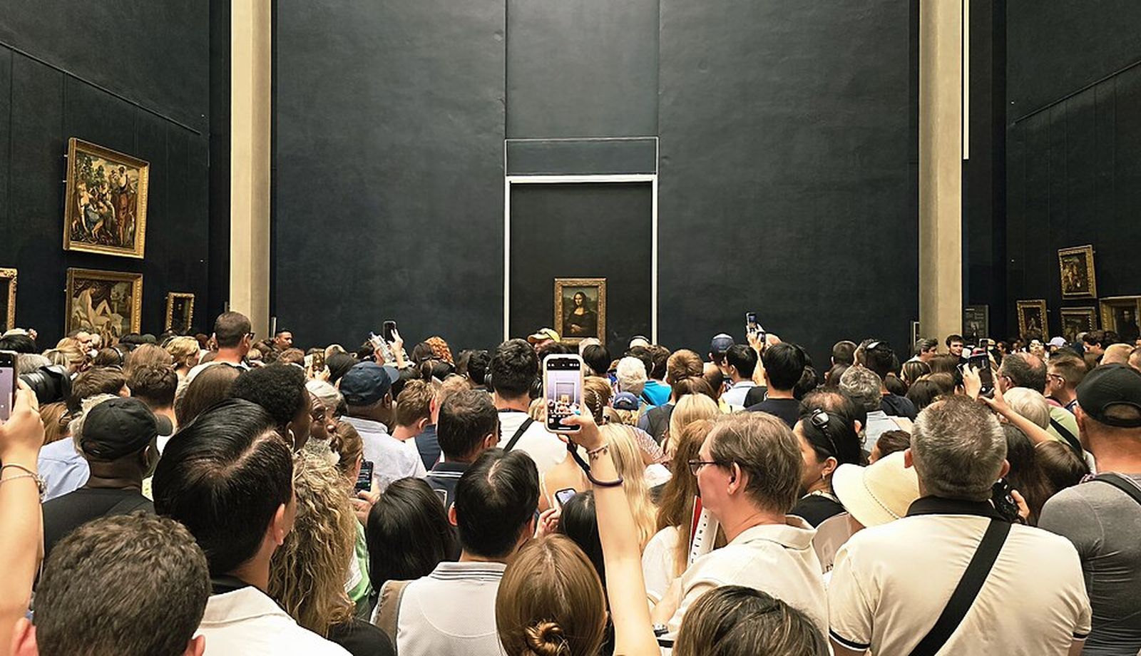 Foto: multitud ante la Gioconda en el Louvre. Pedemann. Wikimedia Commons (CC)