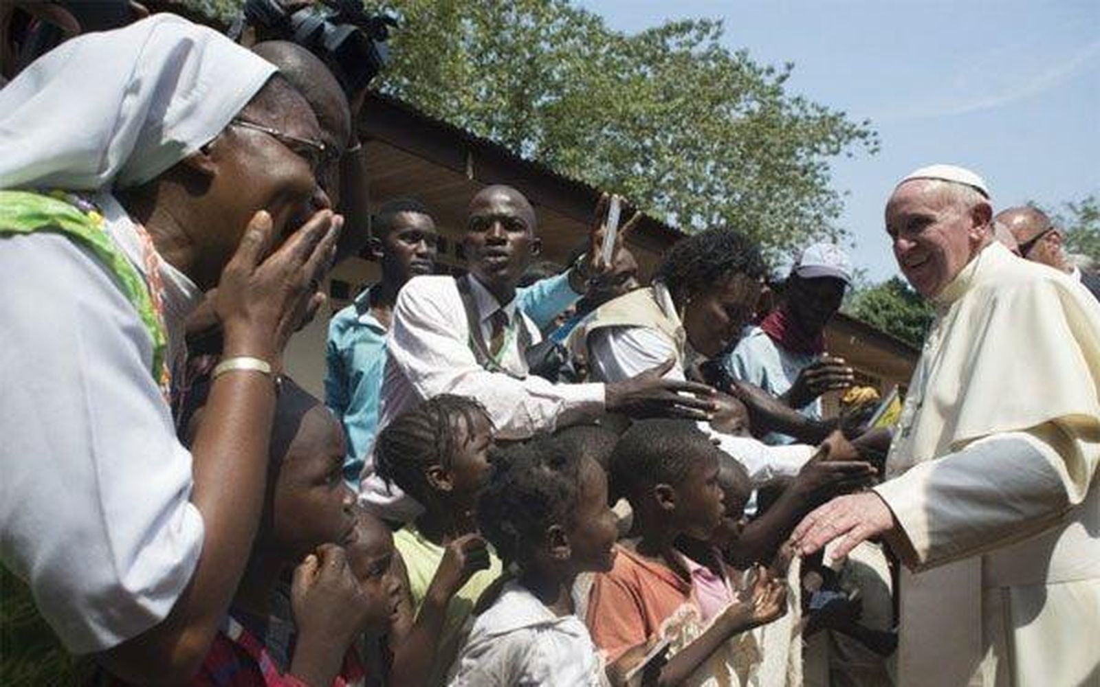 Francisco, durante un viaje a África