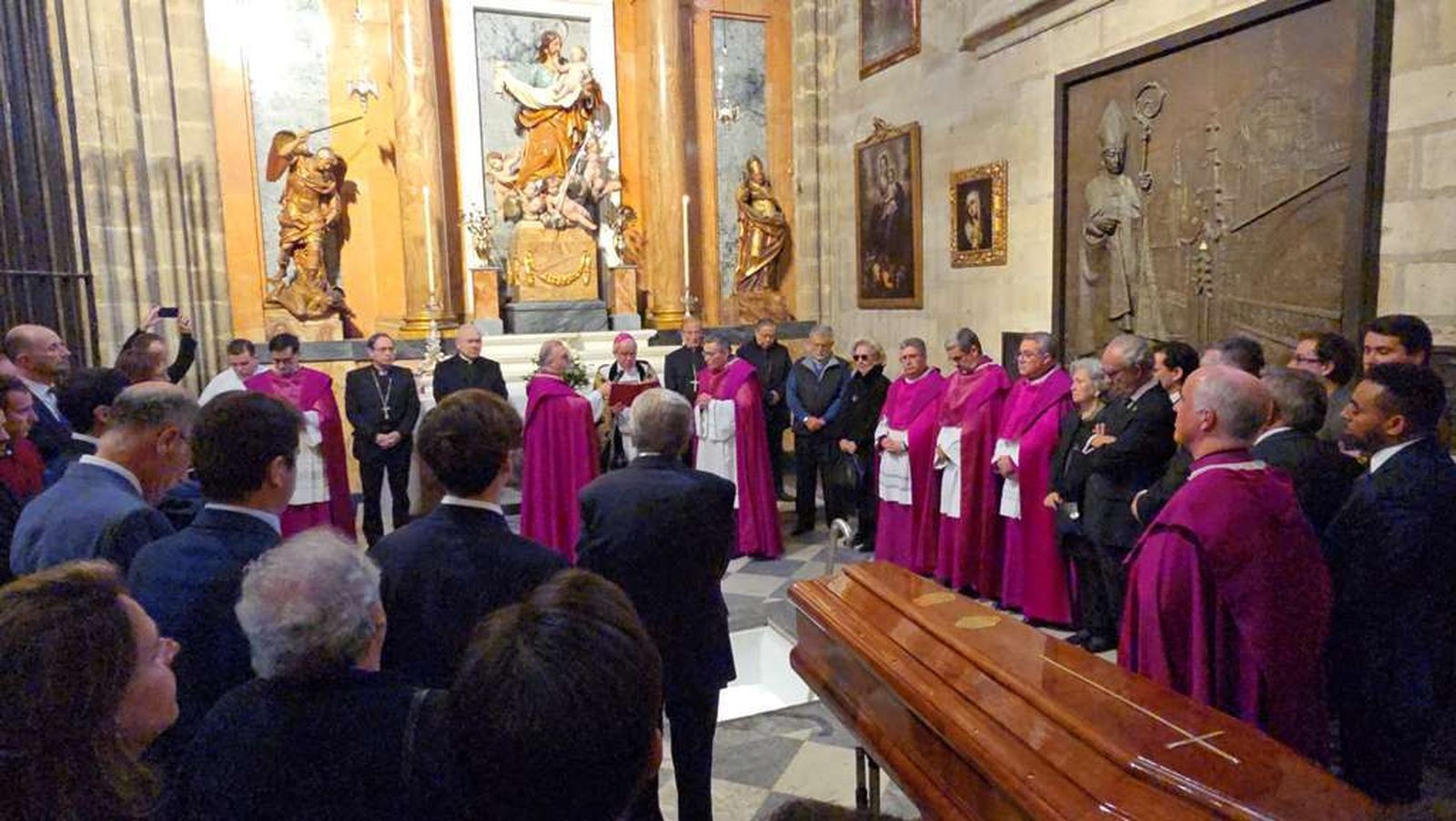 Responso por el cardenal Ayuso