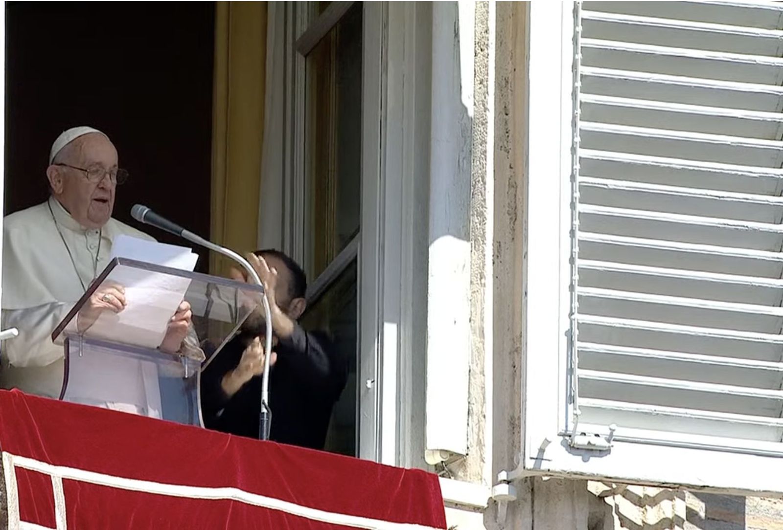 Francisco, durante el ángelus