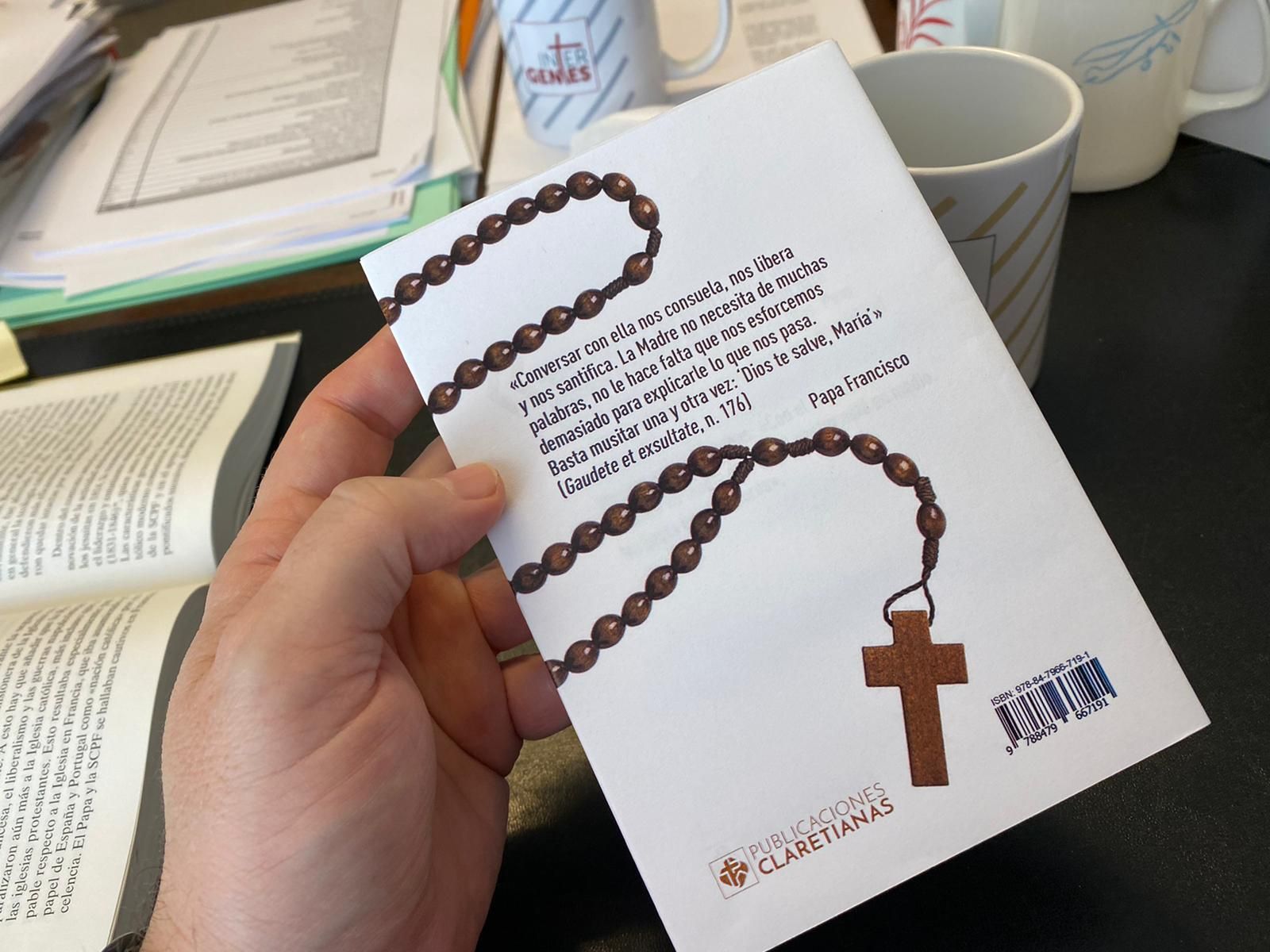 El Rosario, orar con María en tiempos de pandemia (Publicaciones Claretianas)