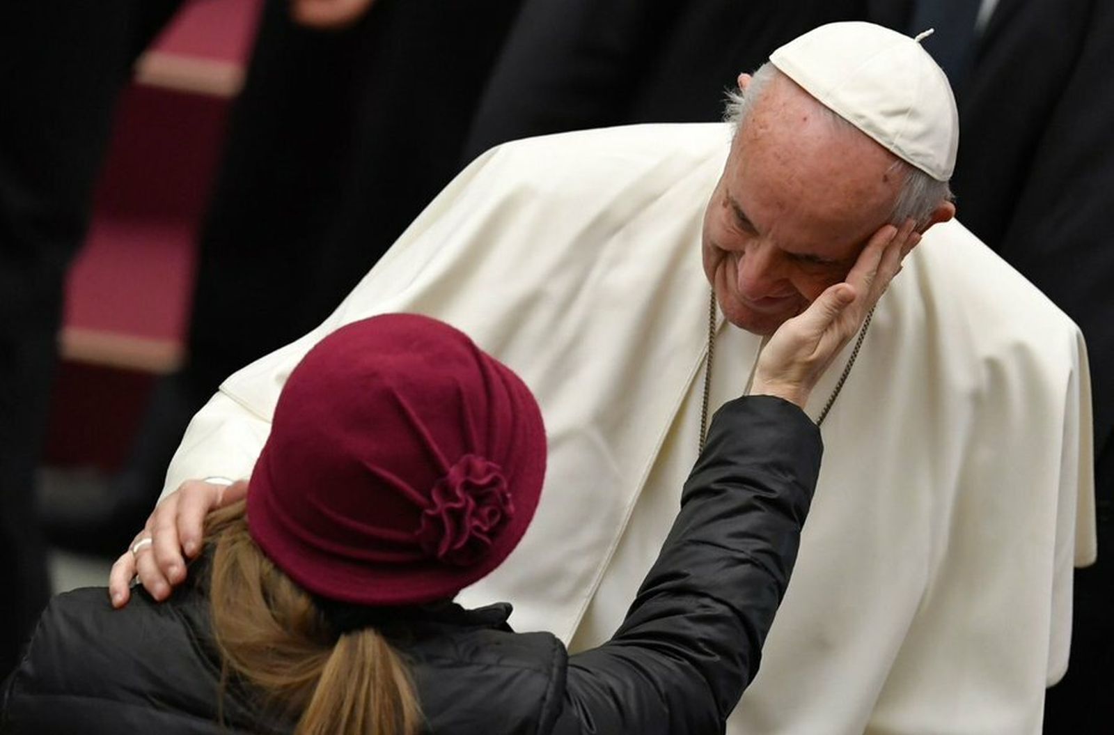 El Papa, con una mujer