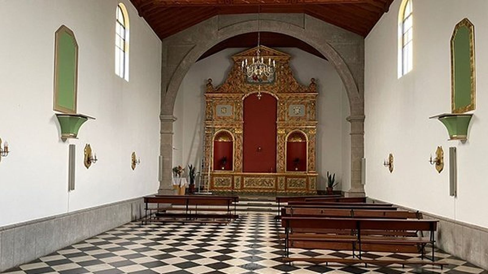 La ermita de San Pío X, tras el rescate de algunos enseres