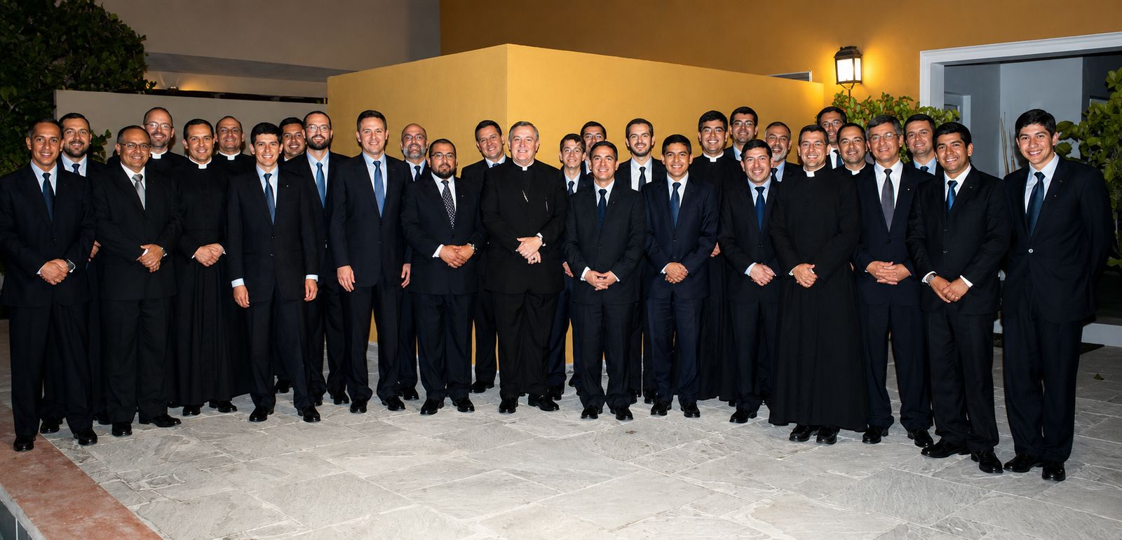 Reunión de sodálites con Mons. Eguren en el centro