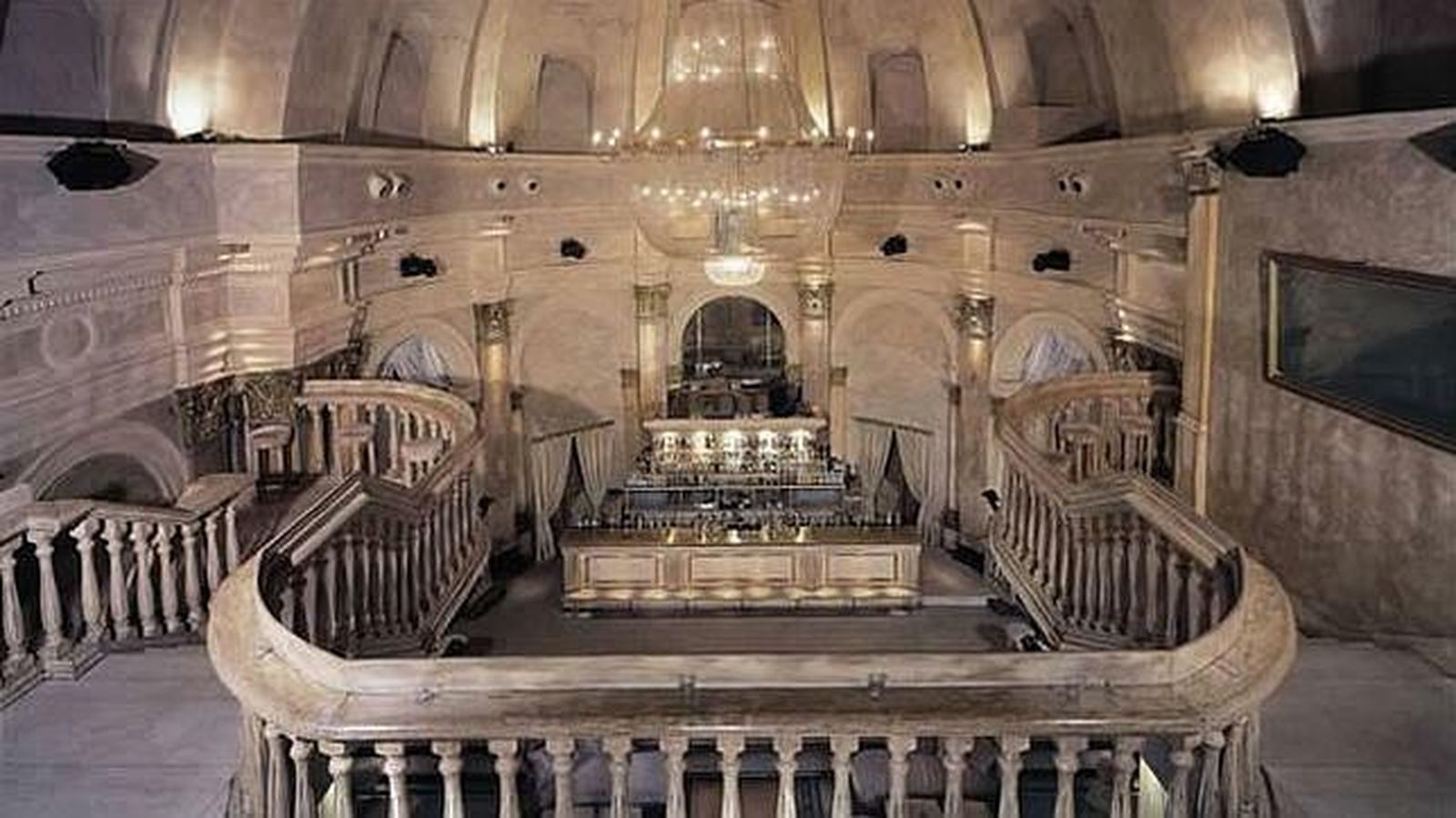 Iglesia transformada en discoteca