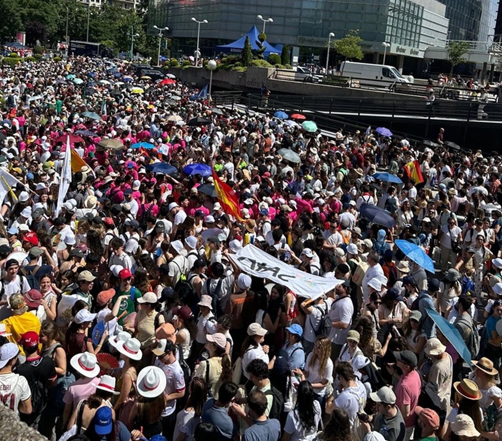 Miles de jóvenes en la Vigilia del Papa