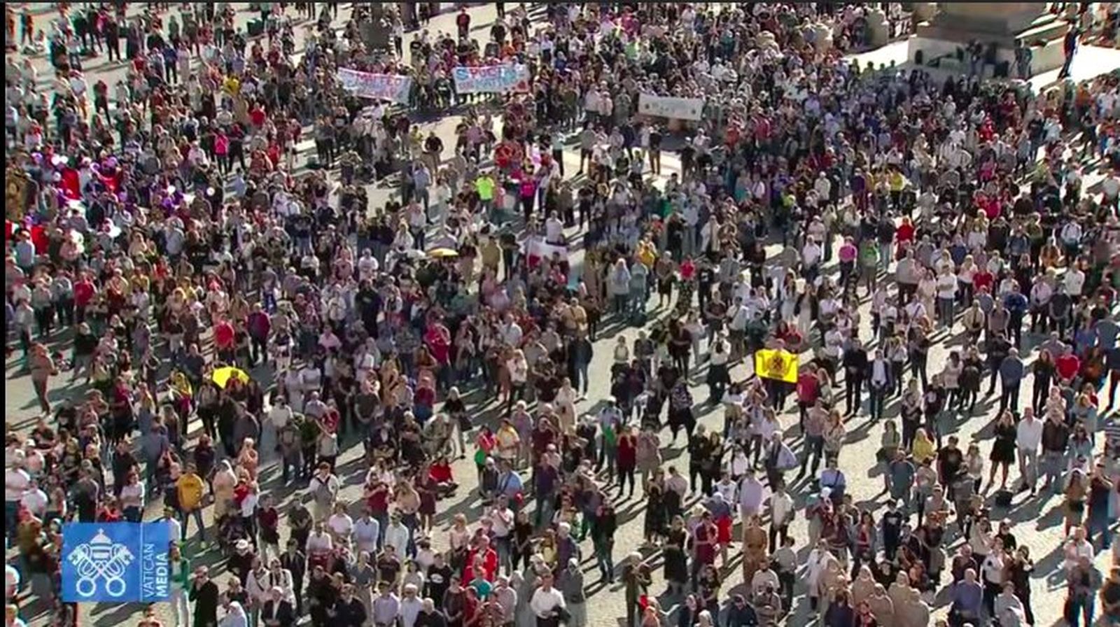 Miles de fieles en el Angelus de San Pedro