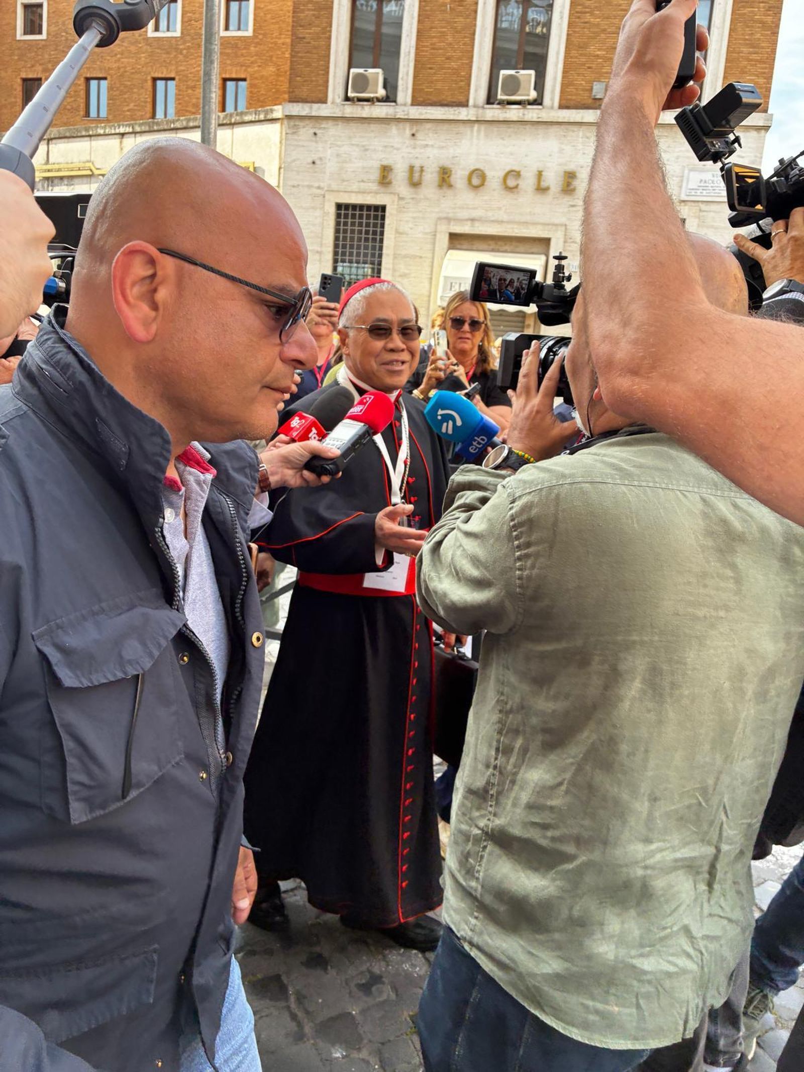 Entrada de los cardenales