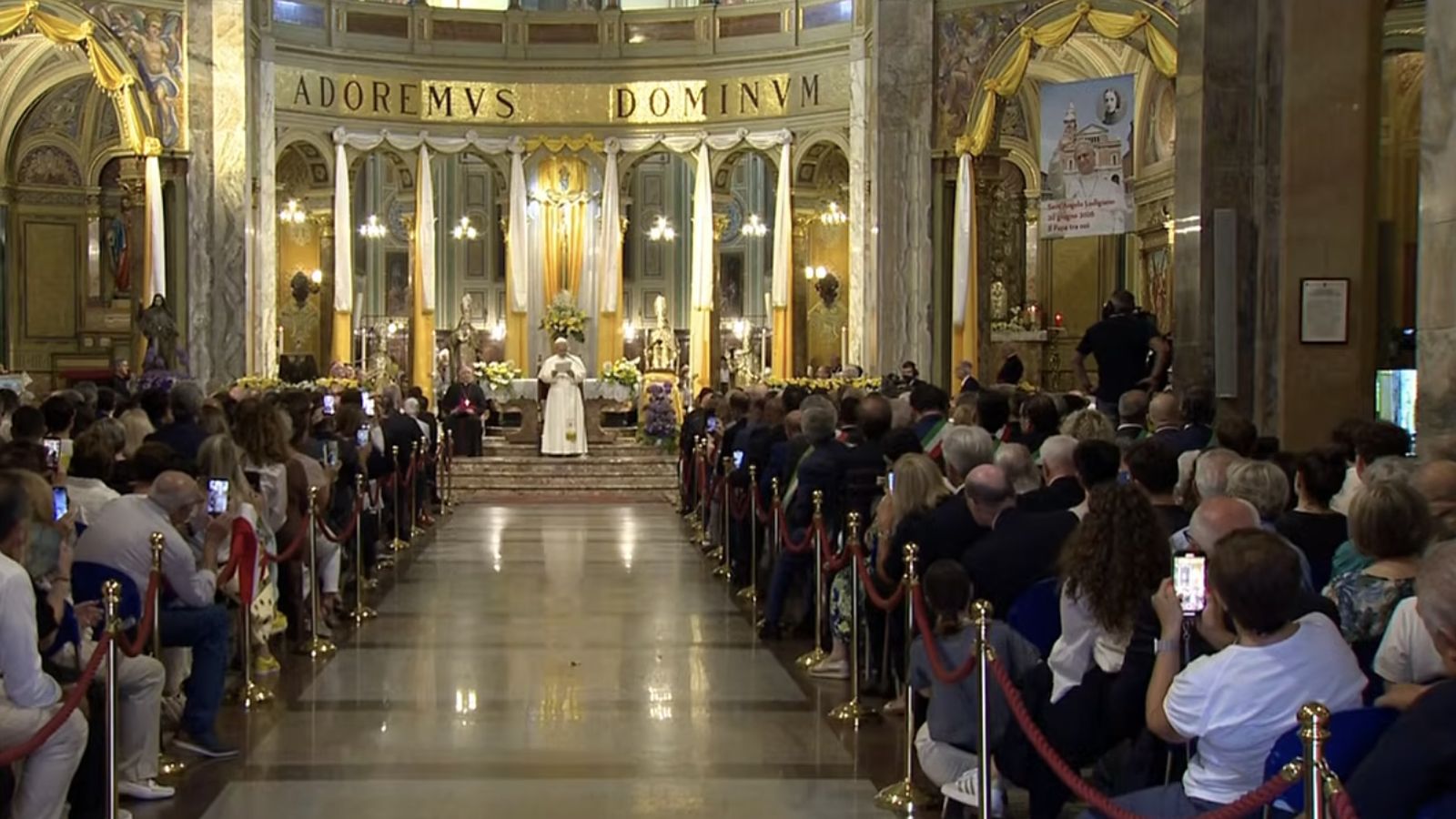 El Papa pronuncia su discurso
