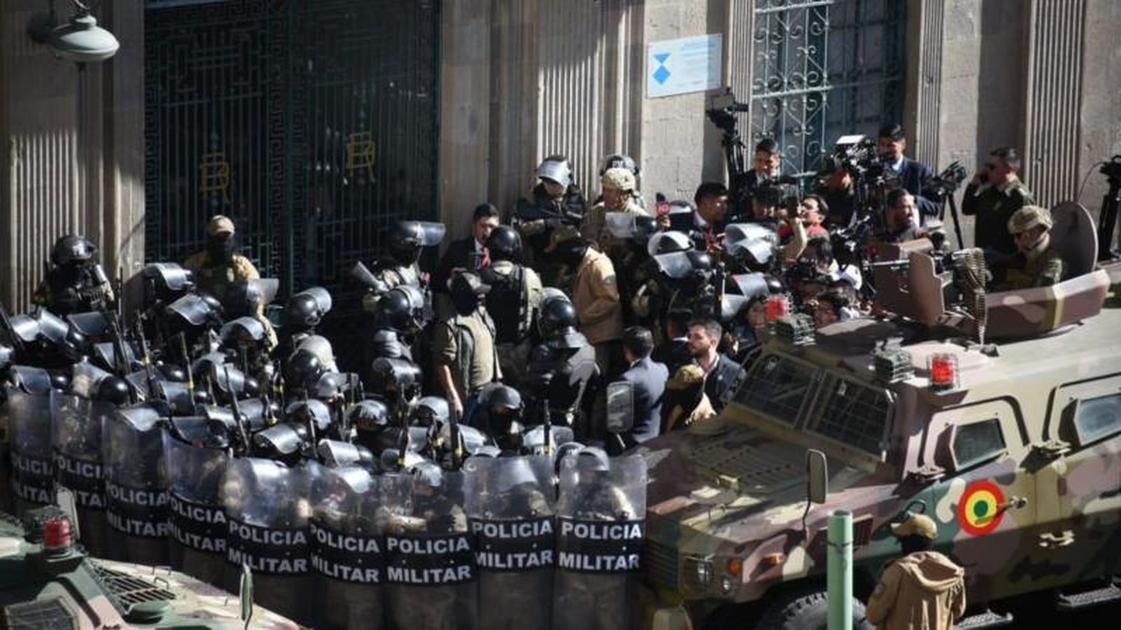 Bolivia:  Asonada militar genera caos en La Paz