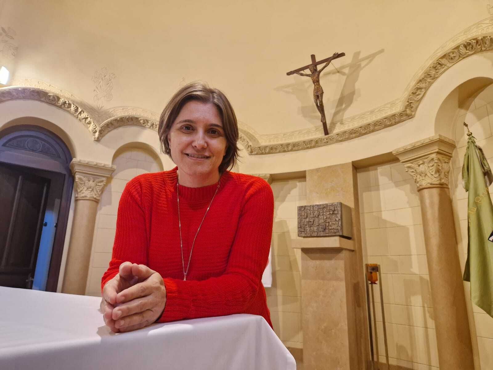 Conchi García, una de las tres mujeres que se forman para celebrar exequias en Barcelona