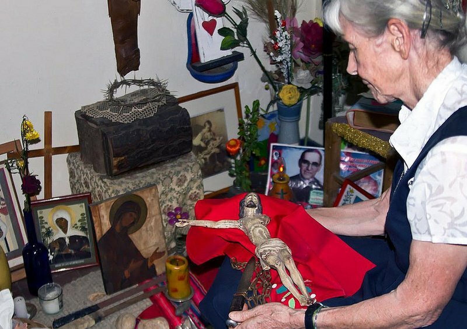 Karoline y su Cristo