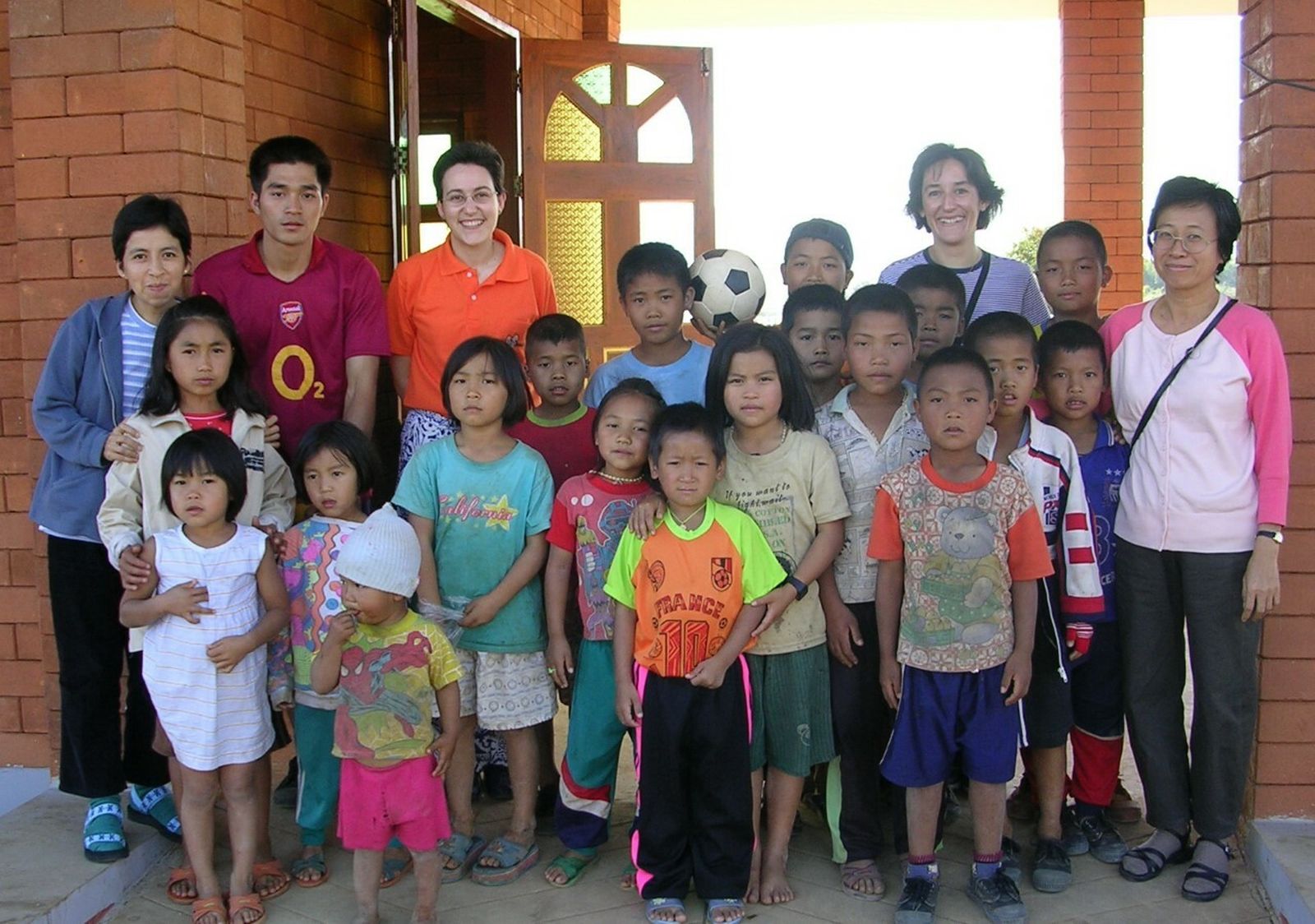 La misionera Cristina González en una aldea en el norte de Tailandia