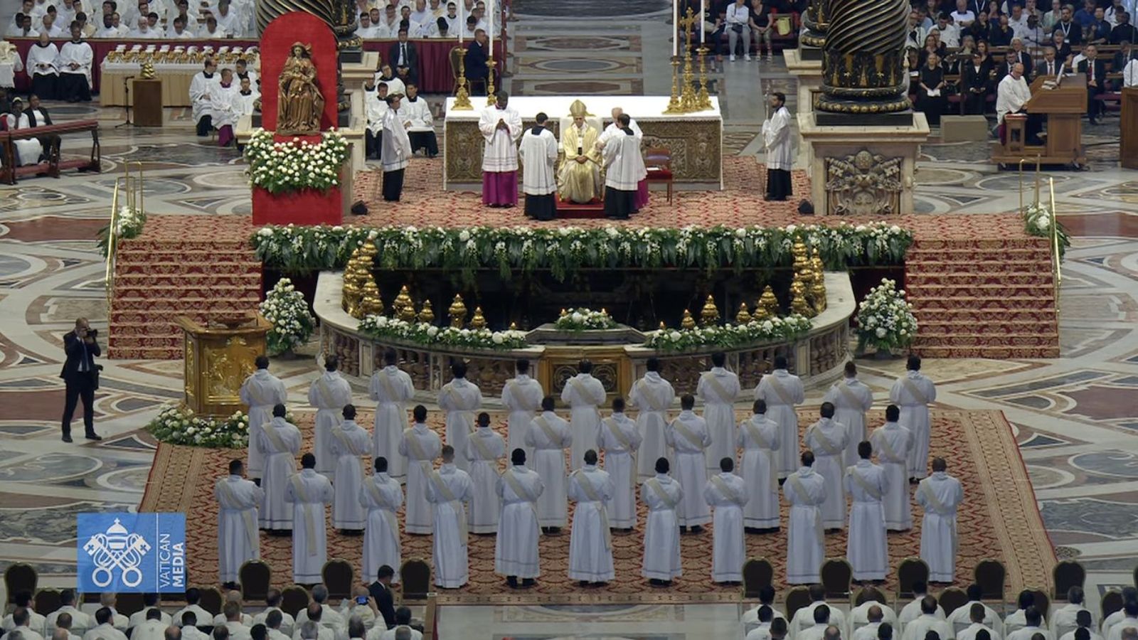 León XIV preside unas ordenaciones sacerdotales