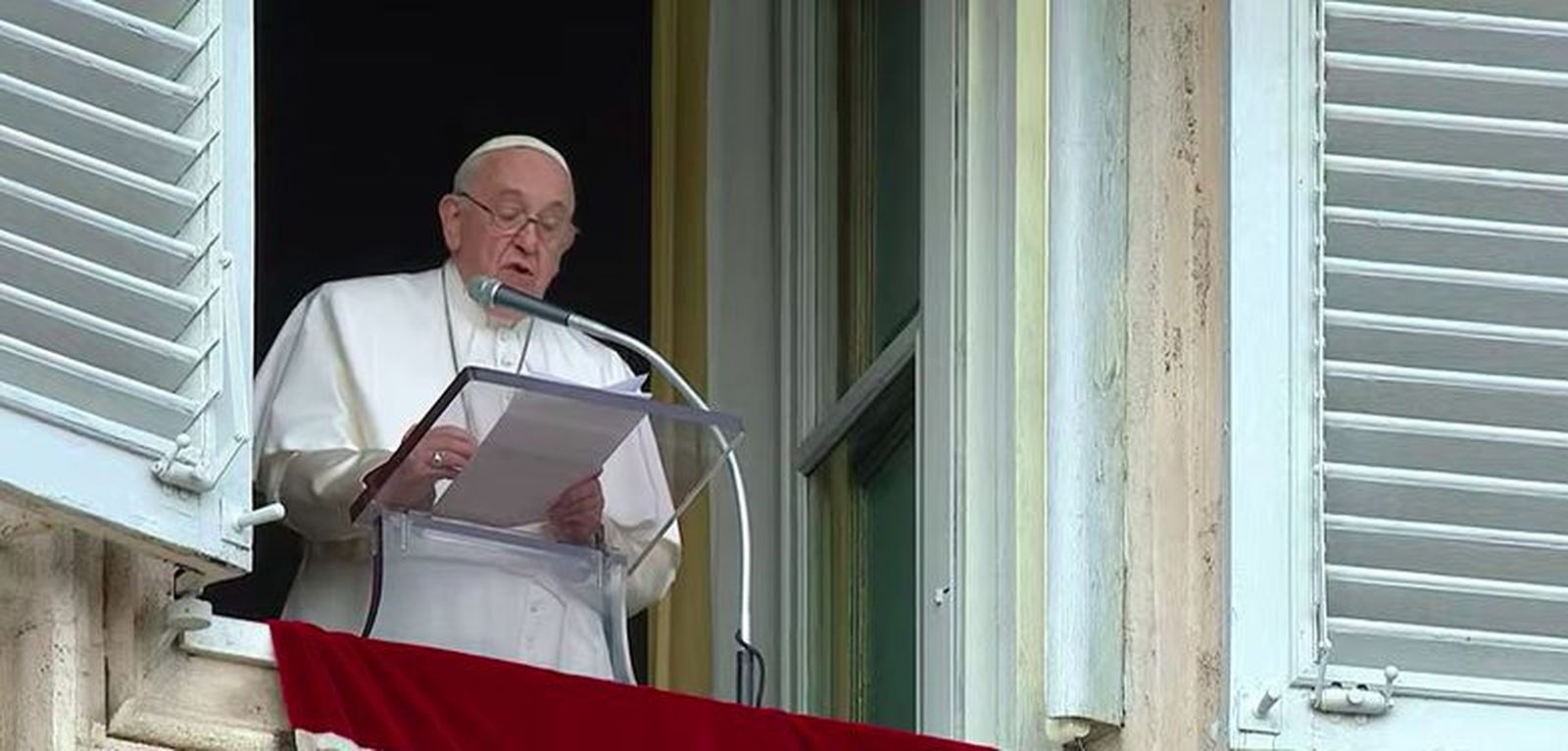 Francisco, durante el rezo del Angelus