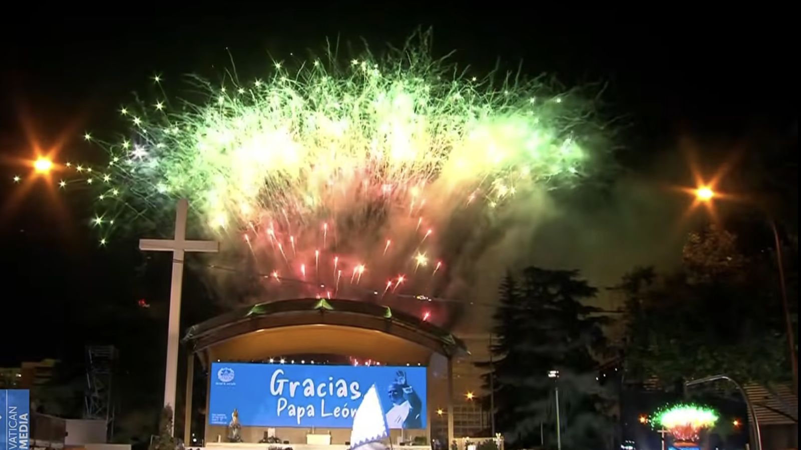 Un castillo de fuegos artificiales cerró el evento