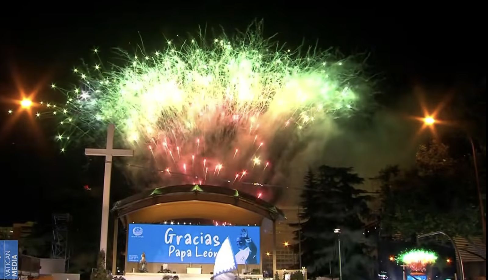Un castillo de fuegos artificiales cerró el evento