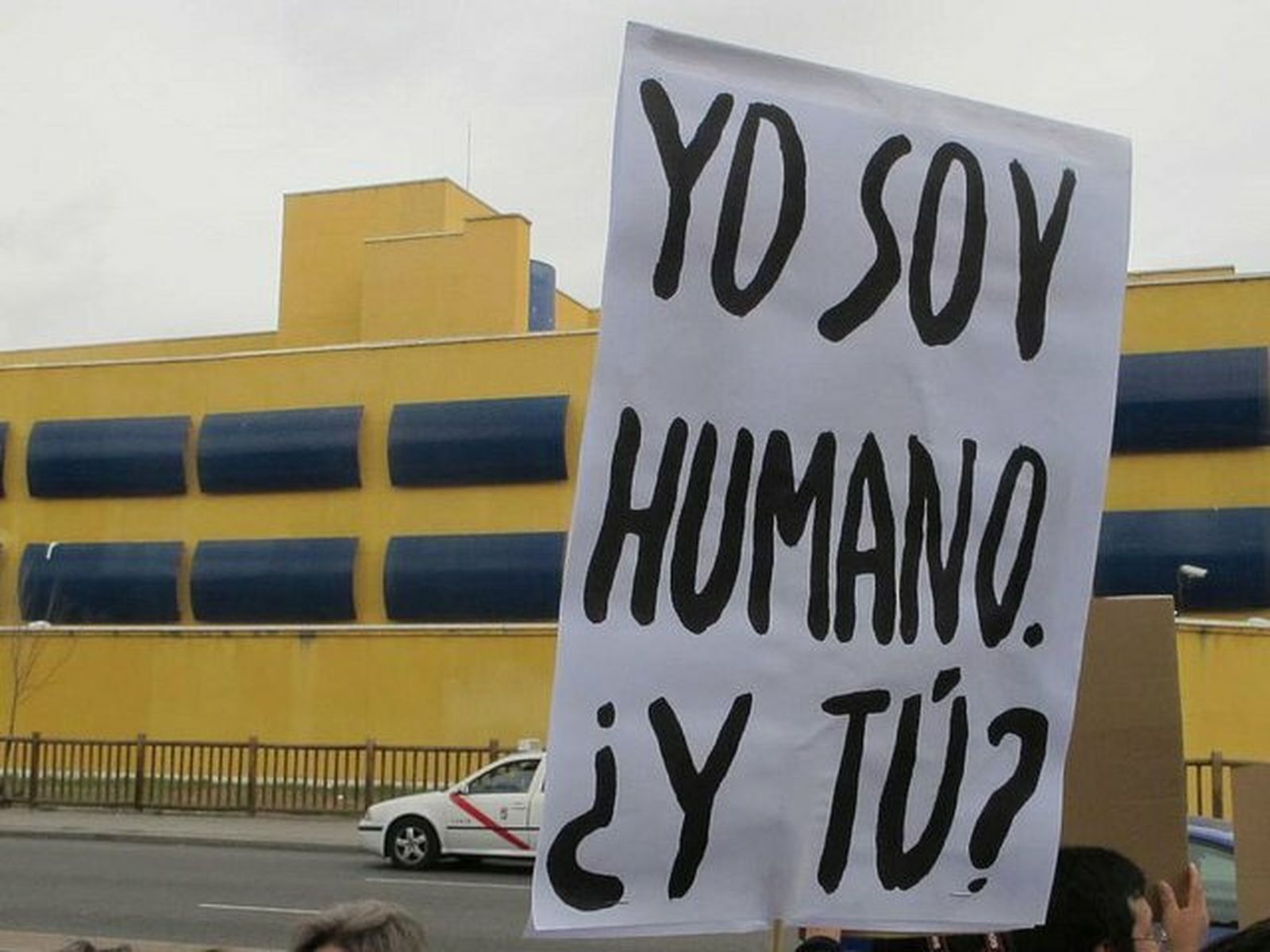 Protesta frente al CIE de Aluche