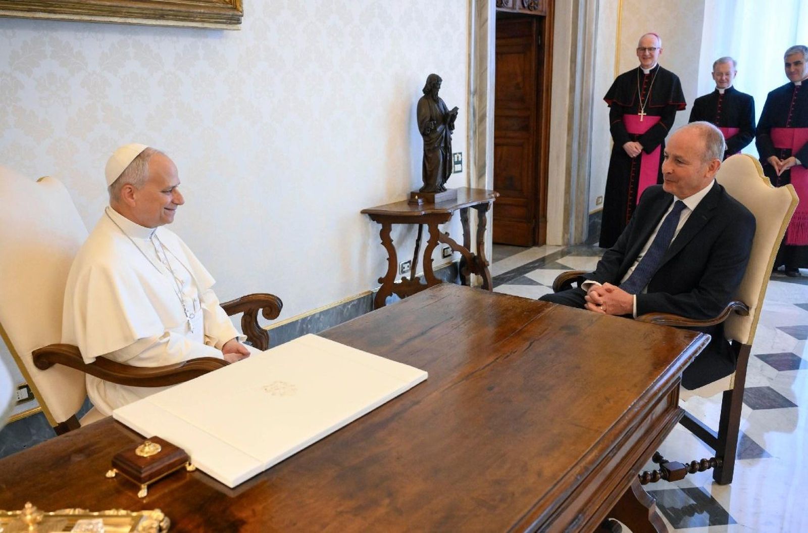 Leon XIV y el primer ministro de Irlanda, Micheál Martin