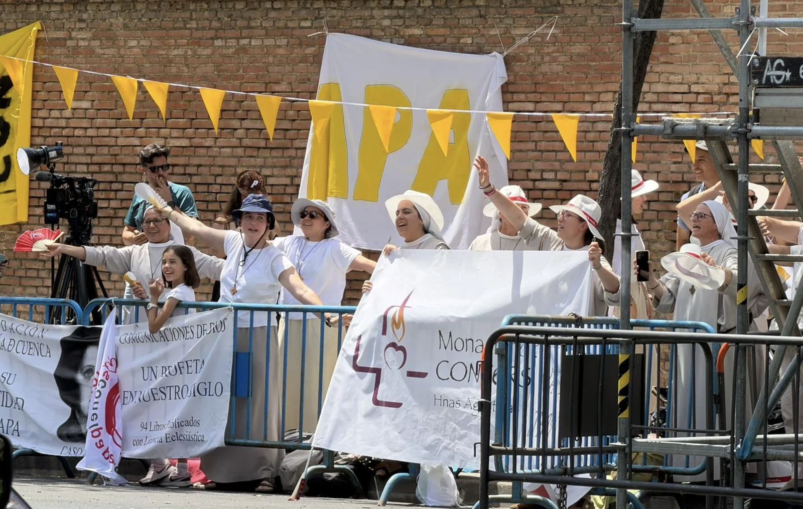 A las puertas de la Nunciatura