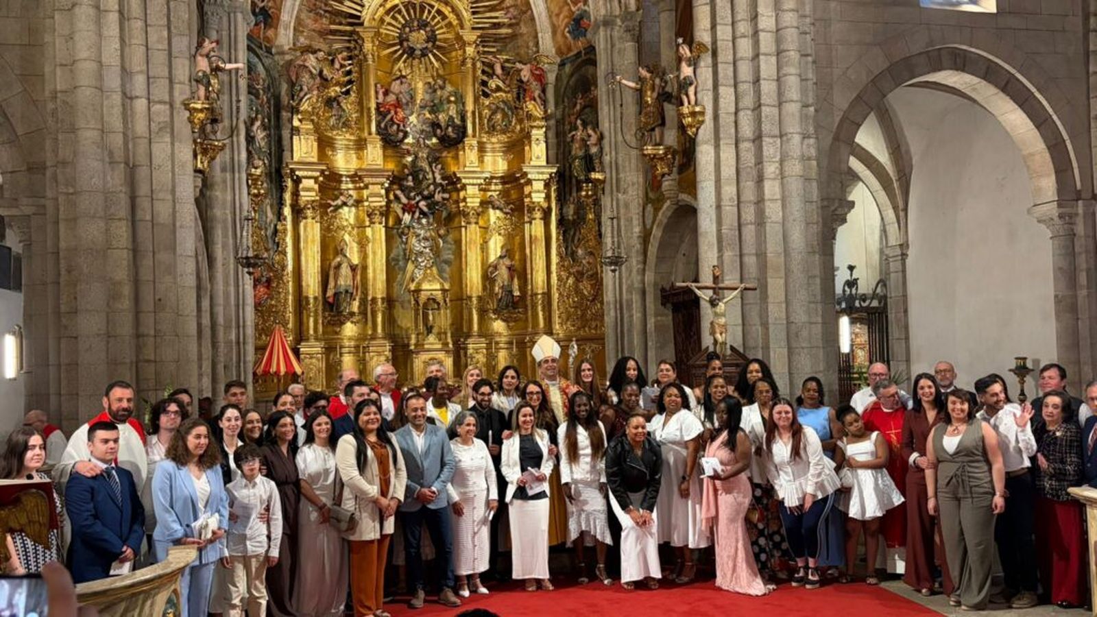 Cuarenta y cuatro adultos reciben la confirmación en Mondoñedo- Ferrol