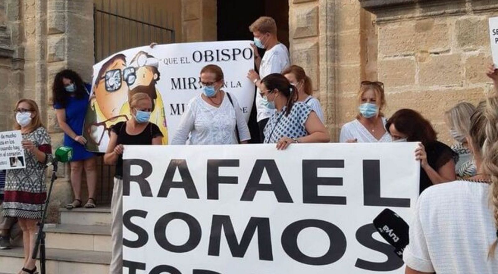 Grupos de parroquia en Conil apoyan al sacerdote Rafael Vez