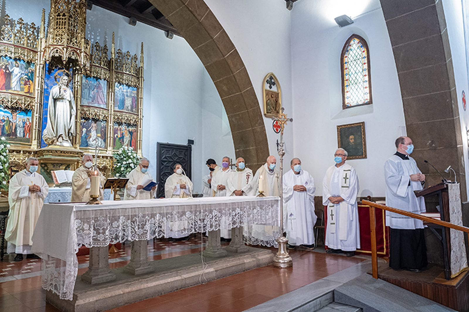 Apertura puerta iglesia del Sagrado Corazón, en Gandia