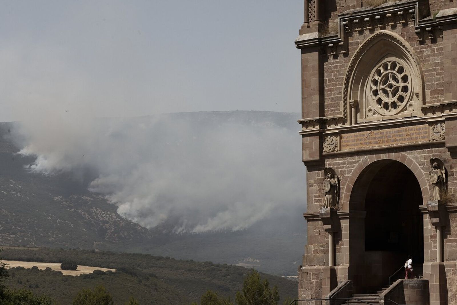 El fuego llega al monasterio de Leyre